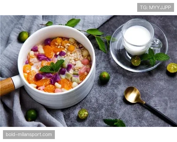王昶家的冰箱里塞满蛋白粉，连饮料都按克称着喝